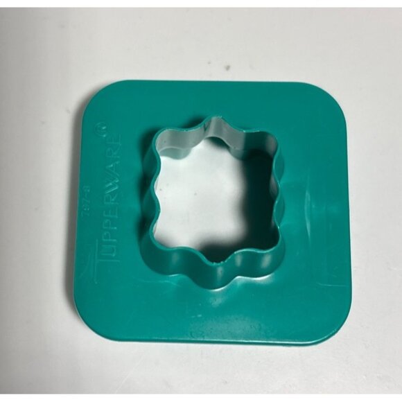 Tupperware Cookie Cutter Appetizer Canapé Fondant & Cake Decorating Scraper Grn - Picture 8 of 10
